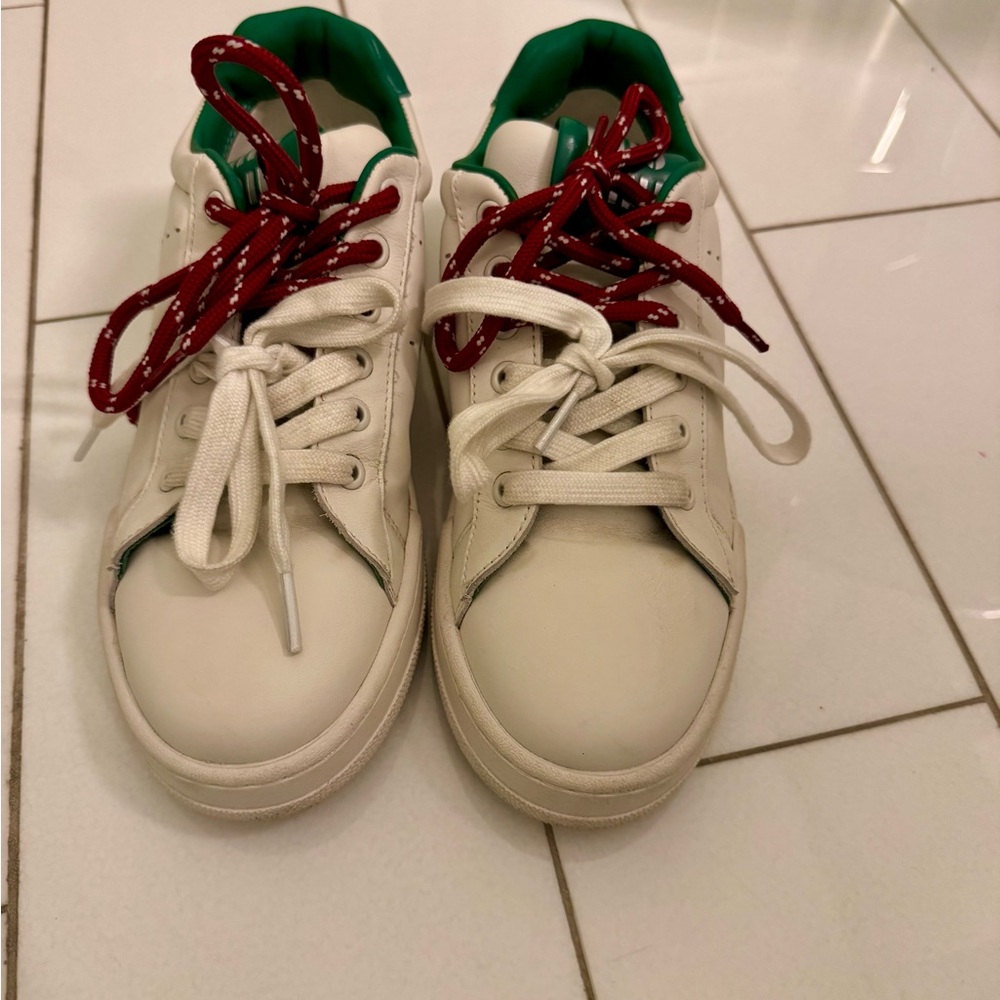Chic White Sneakers with Green Accents and Red Laces